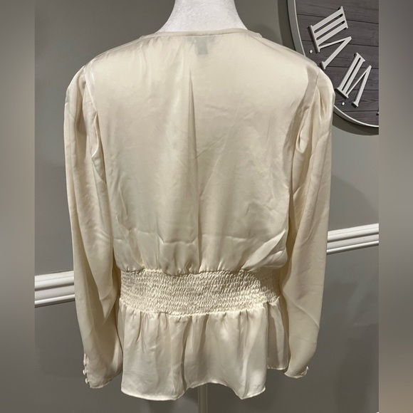 Loft Women's Top - Express Fashion- Satin material. Excellent condition!… - Picture 2 of 7